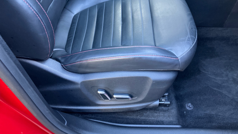 MG Hs 1.5 T-GDI Exclusive 5dr DCT Petrol Hatchback